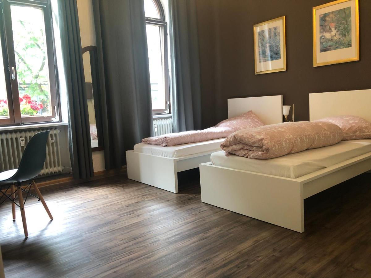 Pension Stadtmitte Garni คาร์ลสรูเฮอ ภายนอก รูปภาพ