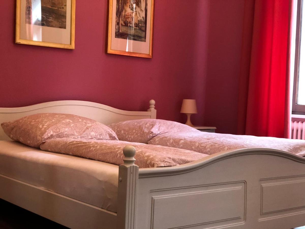 Pension Stadtmitte Garni คาร์ลสรูเฮอ ภายนอก รูปภาพ