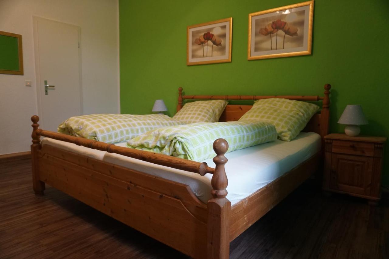 Pension Stadtmitte Garni คาร์ลสรูเฮอ ภายนอก รูปภาพ
