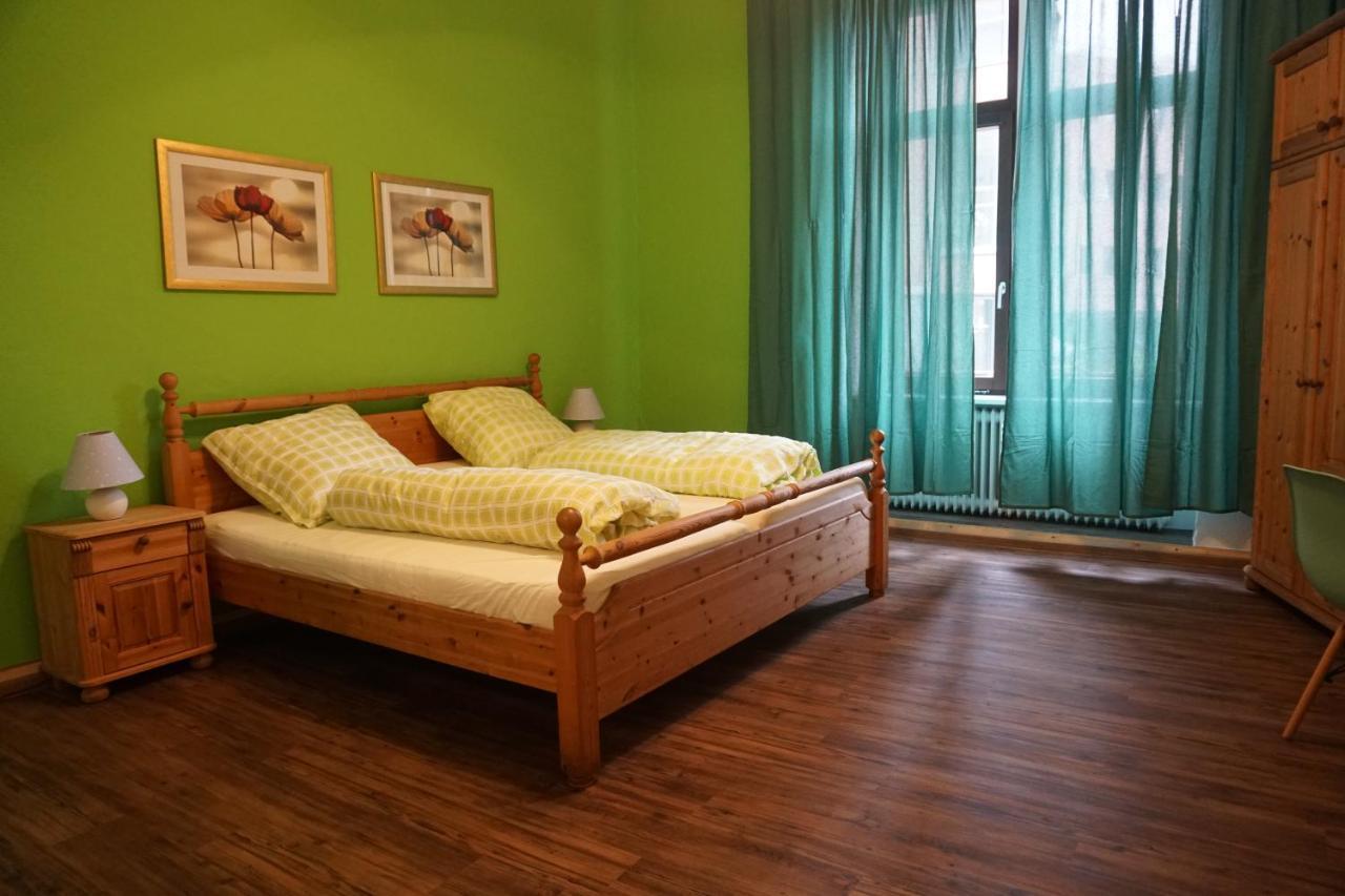 Pension Stadtmitte Garni คาร์ลสรูเฮอ ภายนอก รูปภาพ