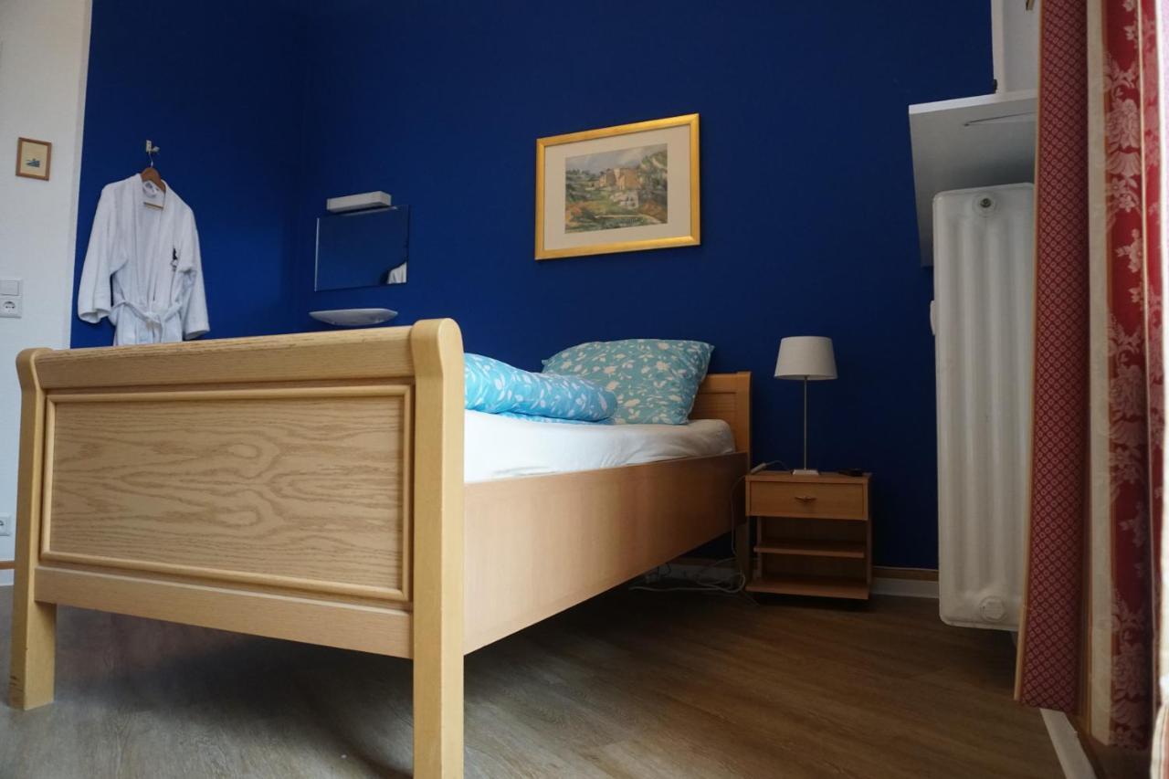 Pension Stadtmitte Garni คาร์ลสรูเฮอ ภายนอก รูปภาพ