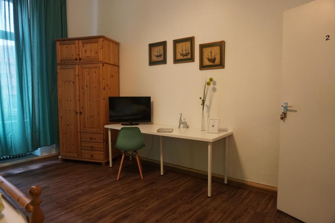 Pension Stadtmitte Garni คาร์ลสรูเฮอ ภายนอก รูปภาพ