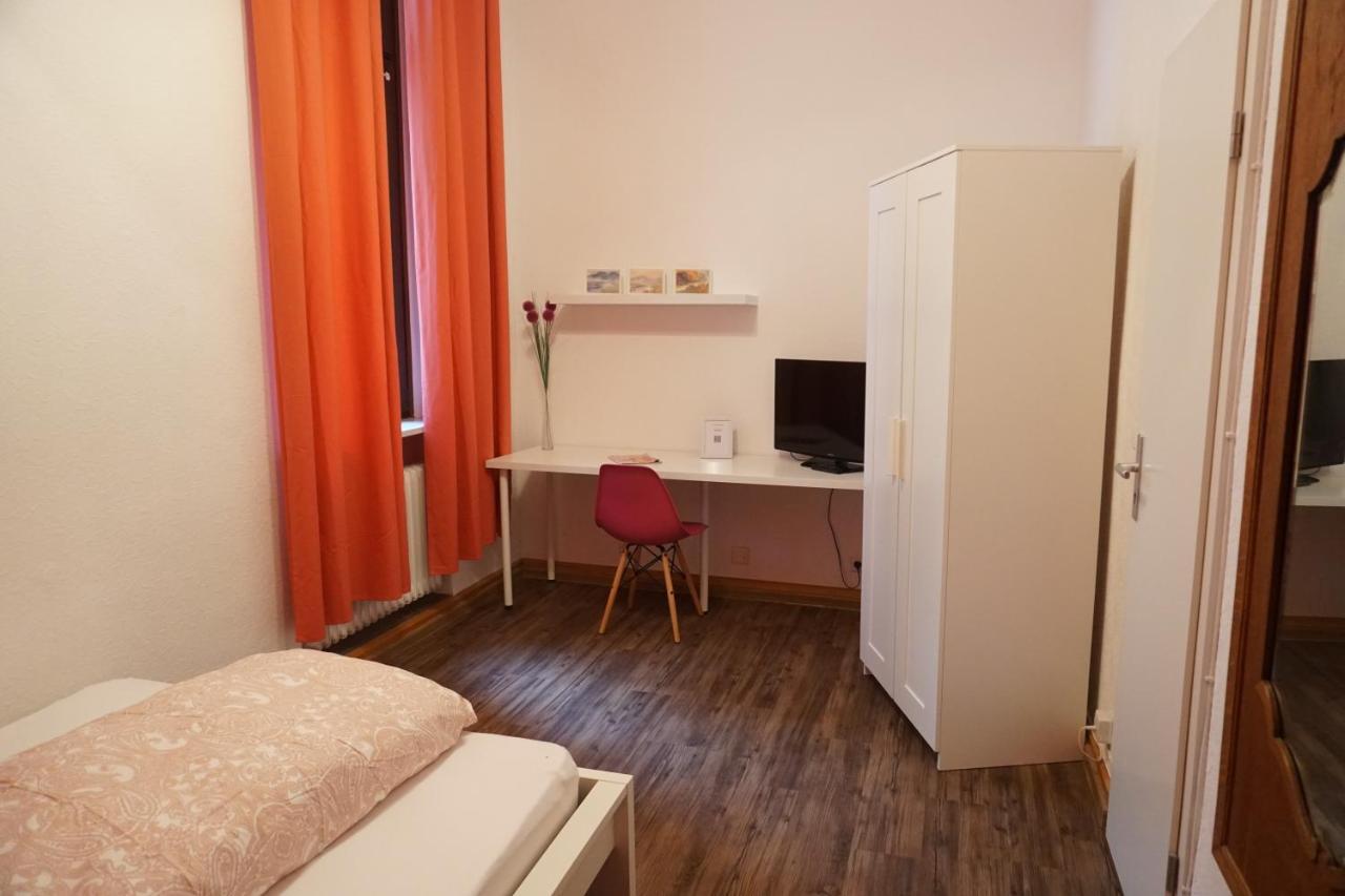 Pension Stadtmitte Garni คาร์ลสรูเฮอ ภายนอก รูปภาพ