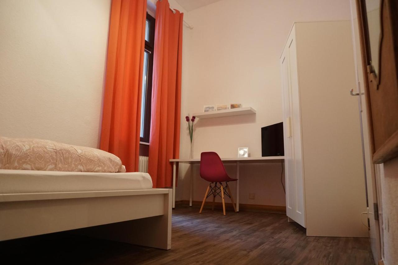 Pension Stadtmitte Garni คาร์ลสรูเฮอ ภายนอก รูปภาพ
