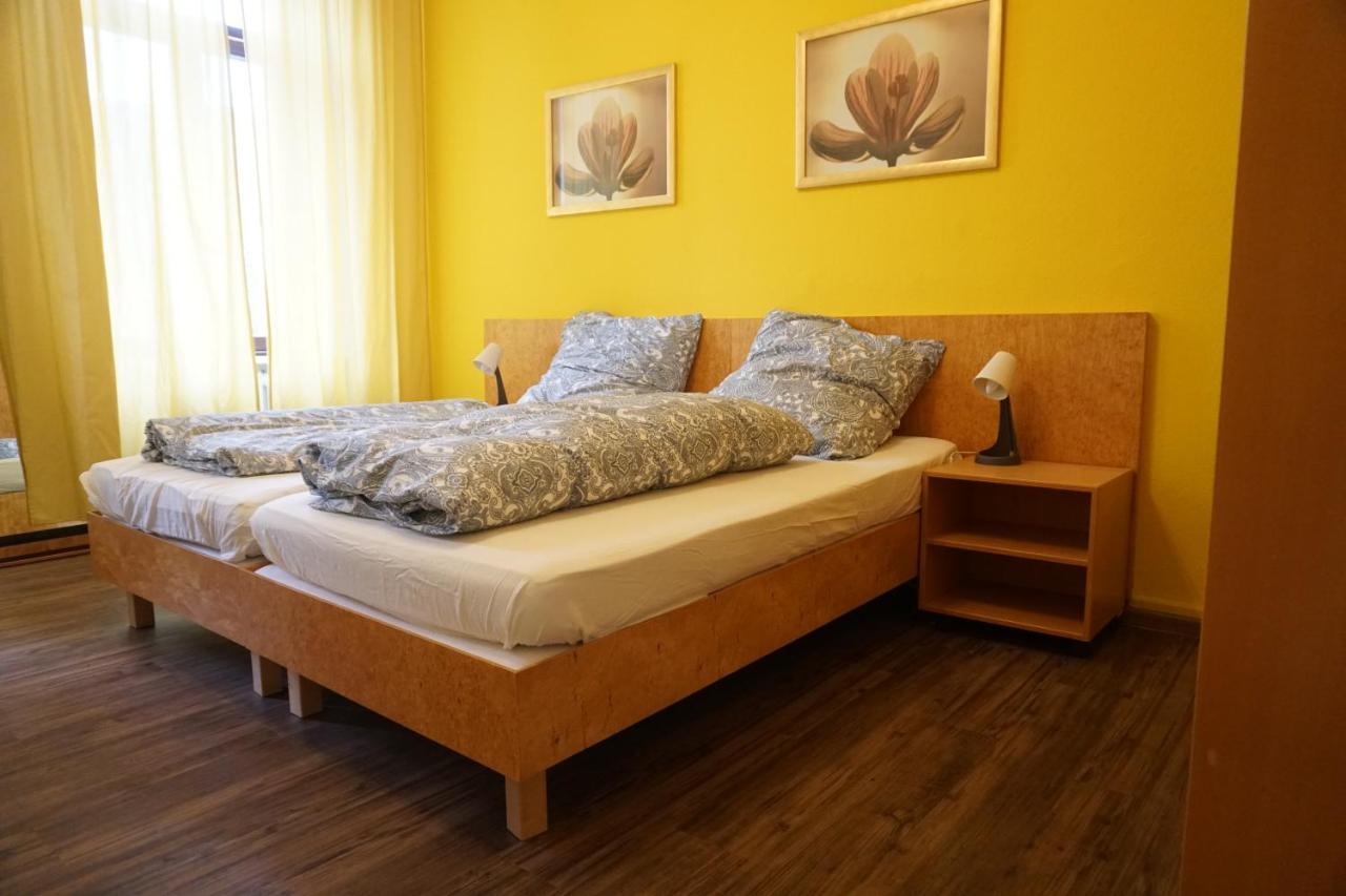 Pension Stadtmitte Garni คาร์ลสรูเฮอ ภายนอก รูปภาพ