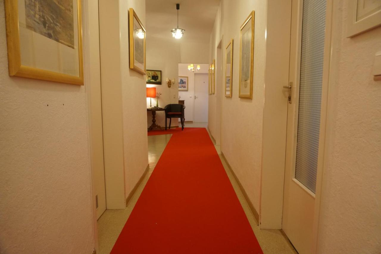 Pension Stadtmitte Garni คาร์ลสรูเฮอ ภายนอก รูปภาพ